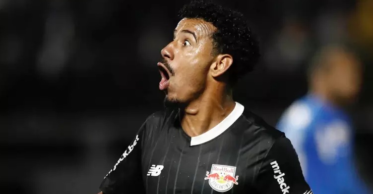 Volante do RB Bragantino envia recado a Paulinho após renovação no