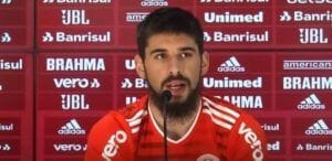 Bruno Méndez cita Corinthians em apresentação no Inter