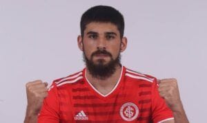 Bruno Méndez tem 4 centímetros a menos