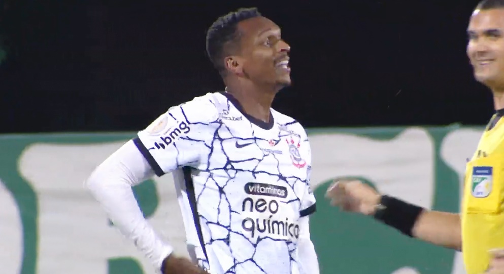 Jô se torna segundo maior artilheiro do Corinthians no Brasileirão