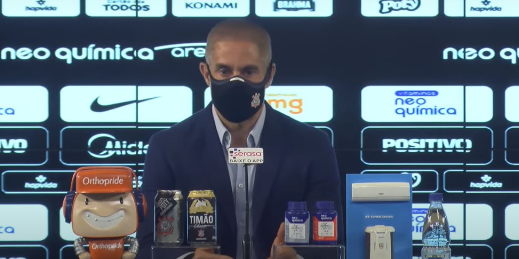 Sylvinho fala sobre Giuliano