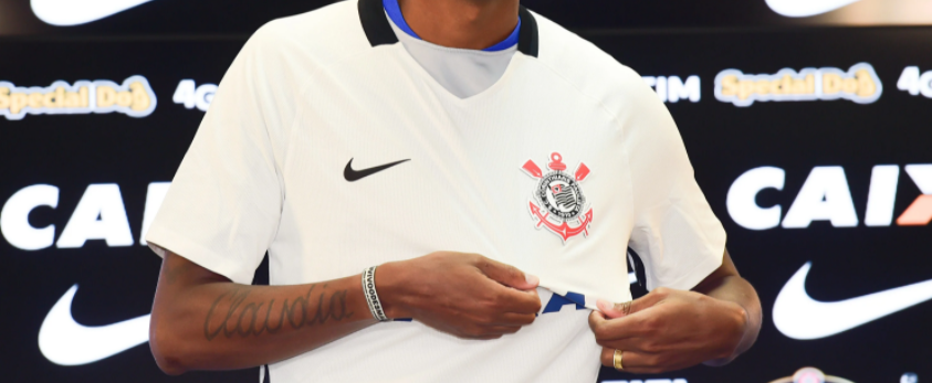 Corinthians busca centroavante