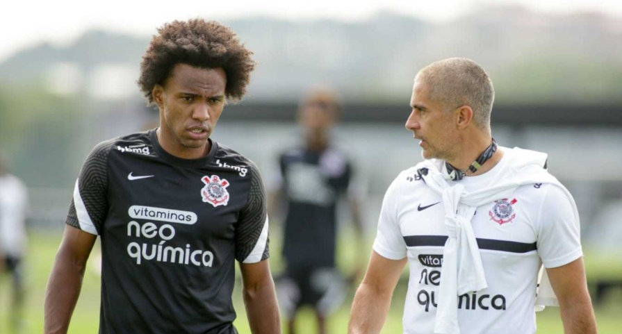 Willian e Sylvinho Corinthians Willian estreia pelo Corinthians