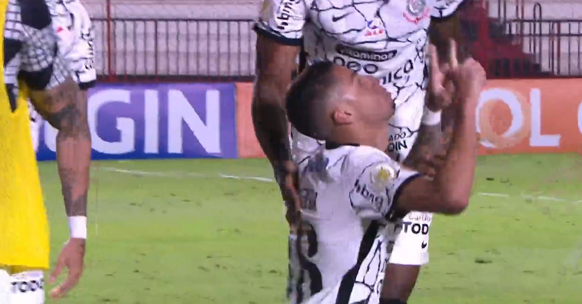 Corinthians empate com o Atlético-GO fora de casa Brasileirão 2021 Gabriel Pereira gol