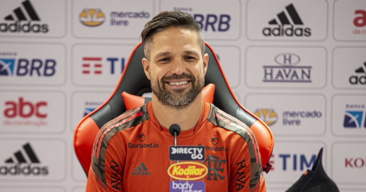Diego diz que Neo Química Arena tem o melhor gramado do Brasil