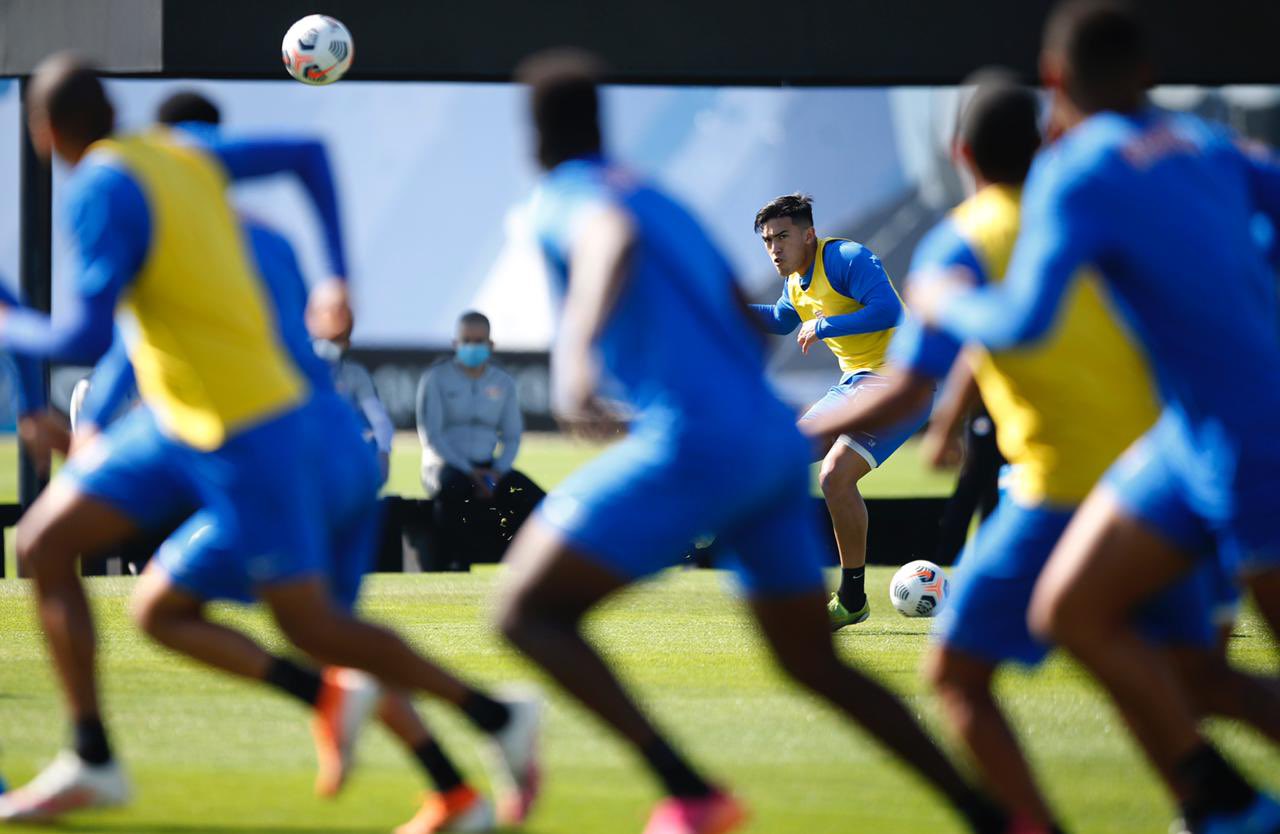 Bragantino treina no CT Joaquim Grava