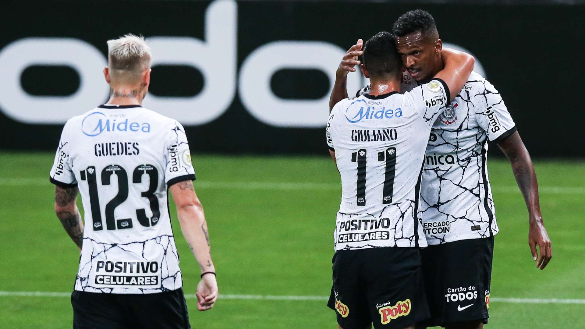 Jô barrado do time titular