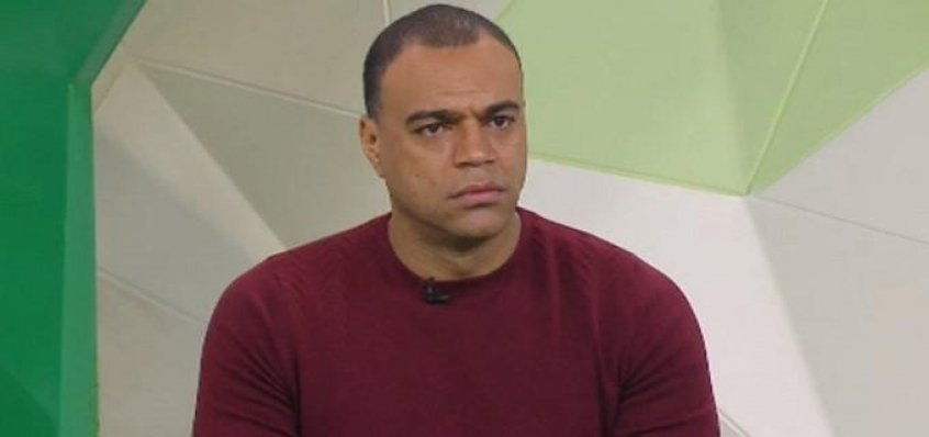 Denílson questiona demissão de Sylvinho