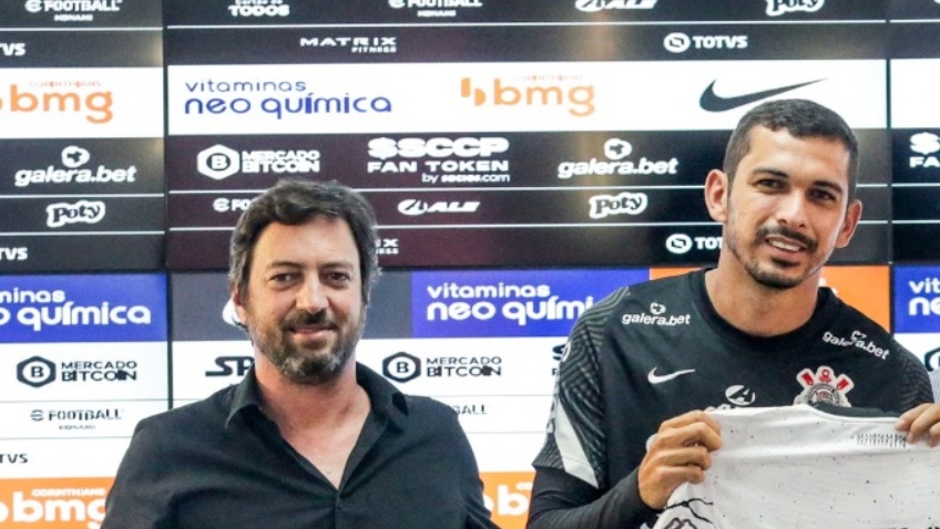 Corinthians apresenta Bruno Melo