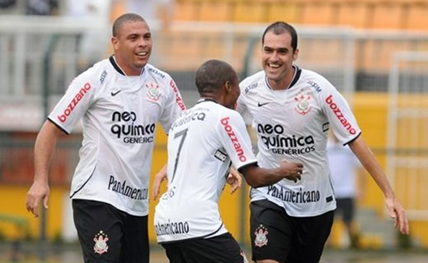 Ronaldo convida Elias para trabalhar no Cruzeiro