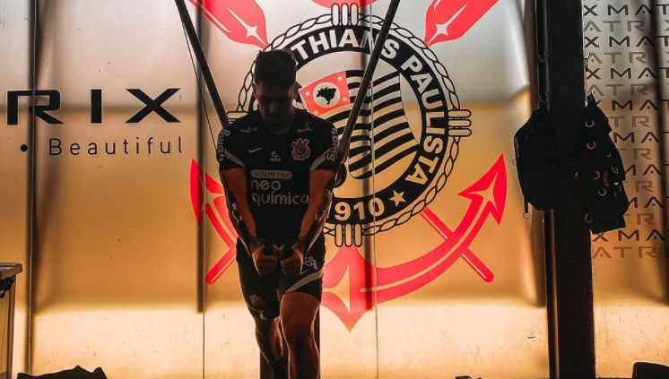 Avelar está fora do Corinthians