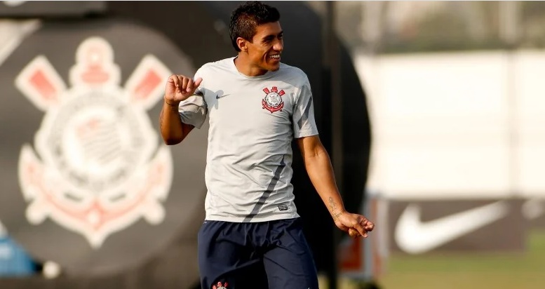 Paulinho voando nos treinamentos do Corinthians