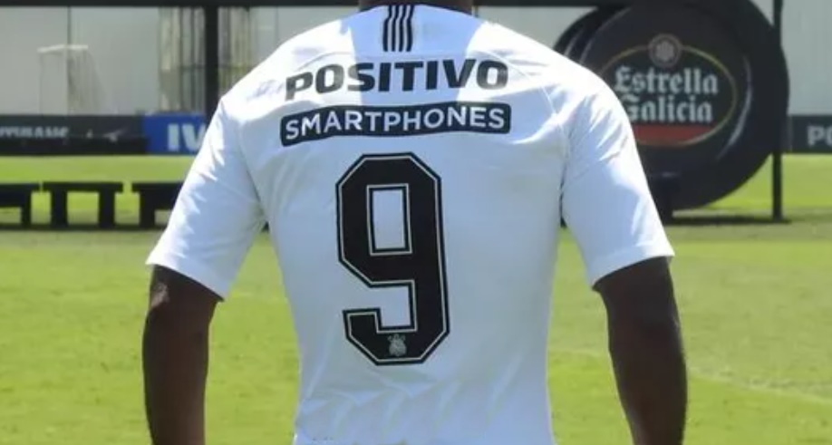 Corinthians busca camisa 9