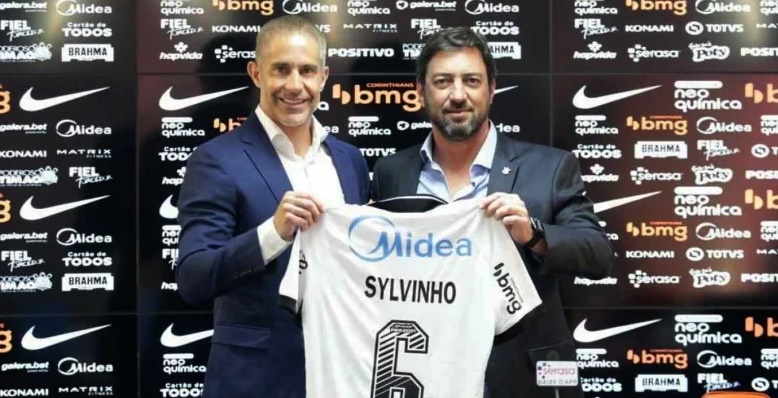 Sylvinho demitido