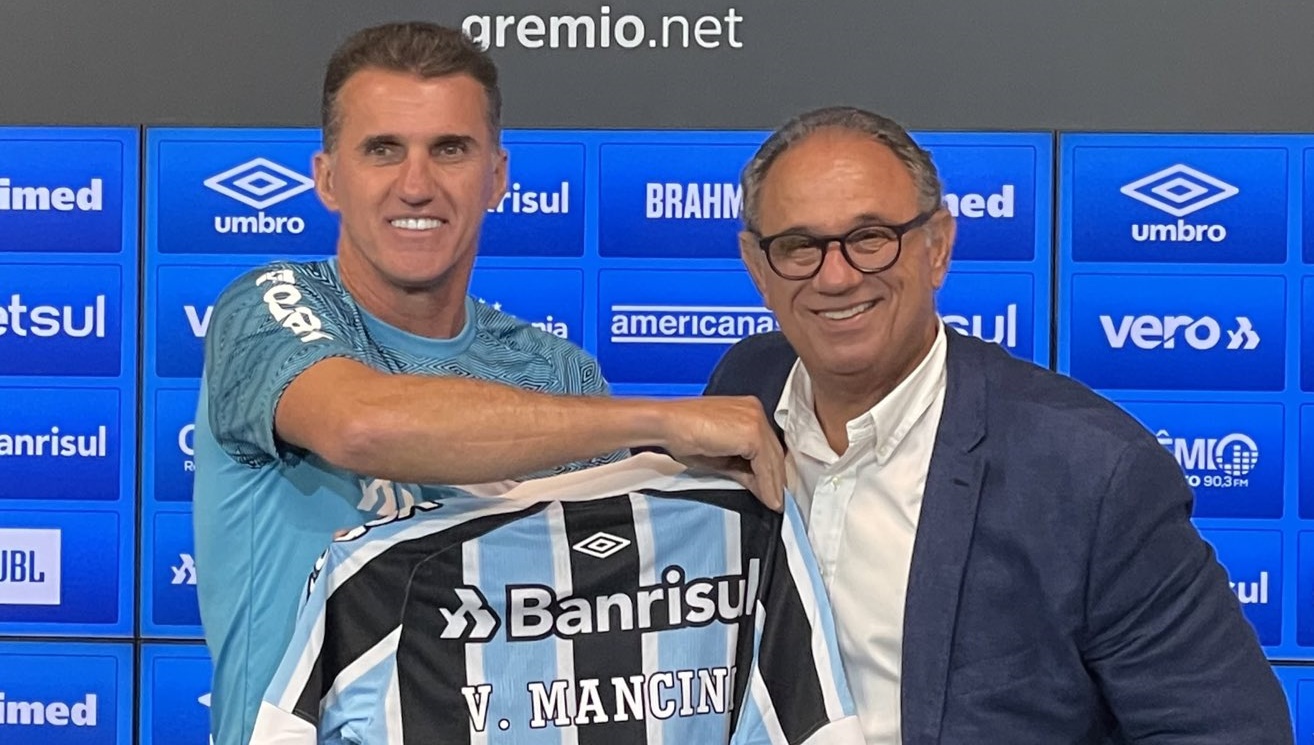 Mancini cita o Corinthians em coletiva no Grêmio
