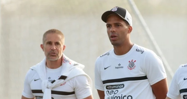 Fernando Lázaro retranqueiro
