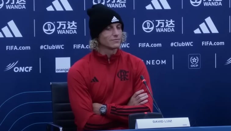 Em coletiva antes do Mundial, David Luiz enaltece título do Corinthians