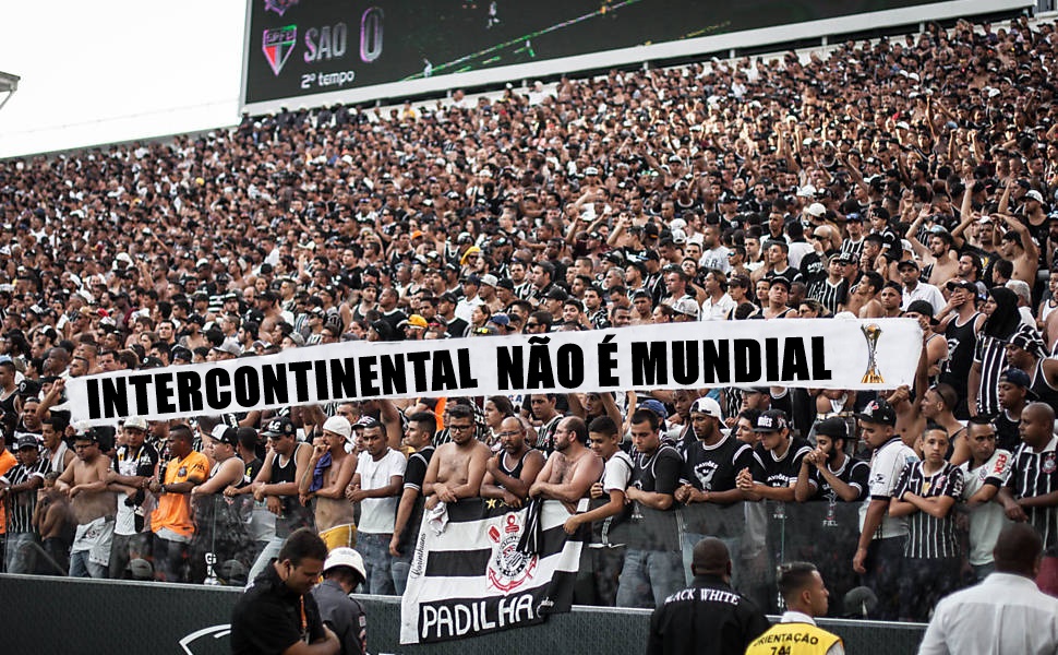 São-paulinos passam vergonha com faixa provocativa ao Corinthians em jogo  festivo