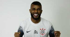 Alex Santana titular do Corinthians