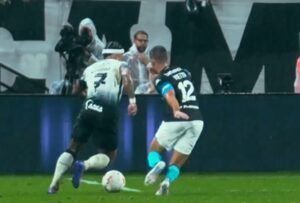 Memphis gol Corinthians e Racing