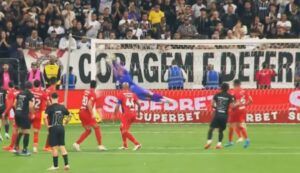 Golaço Memphis Corinthians falta