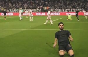 Yuri Alberto marca dois contra o Inter pelo Corinthians