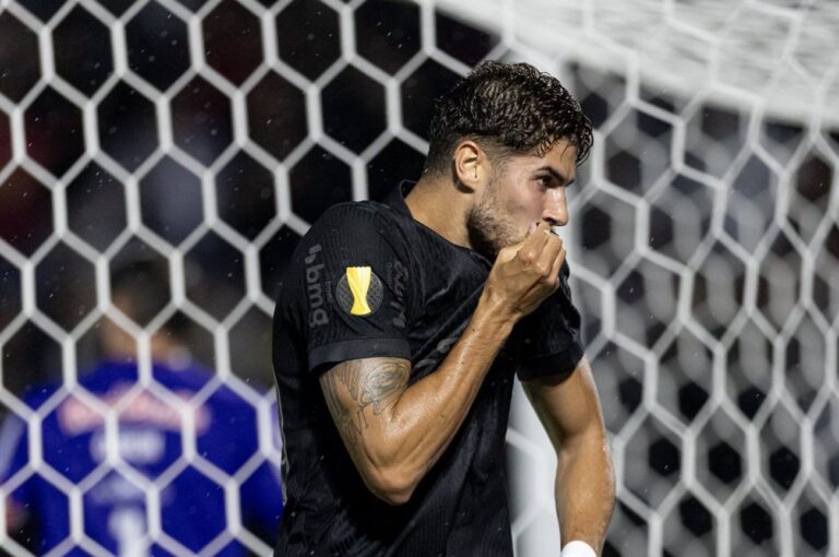 Pedro Raul fora do Corinthians