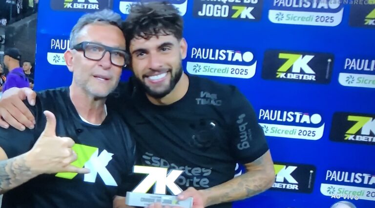 Neto entrega troféu para Yuri Alberto