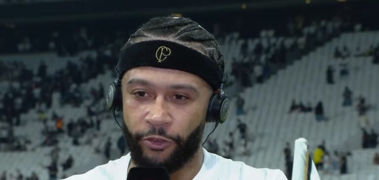 Memphis fala sobre troca de camisa com Garro