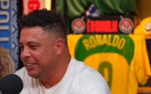 Ronaldo diz que compra Corinthians se clube virar SAF