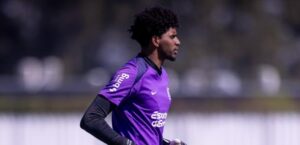 Hugo Souza explica por que perdeu faixa de capitão no Corinthians