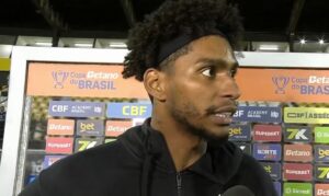 Hugo Souza exalta estreia de Dorival no Corinthians