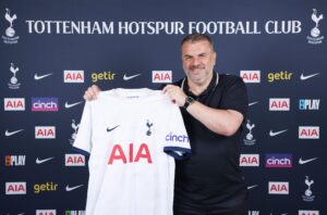 Técnico do Tottenham cita o Corinthians