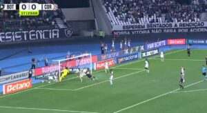 Gol do Botafogo irregular contra o Corinthians