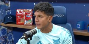 Lucas Romero elogia gramado do Corinthians