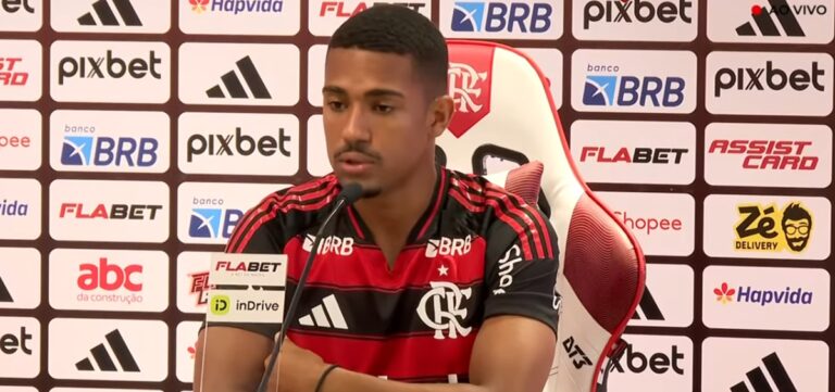Samuel Lino cita Memphis em coletiva do Flamengo