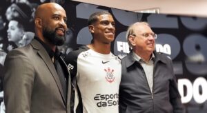 Corinthians renova com Gustavo Henrique e Jacaré